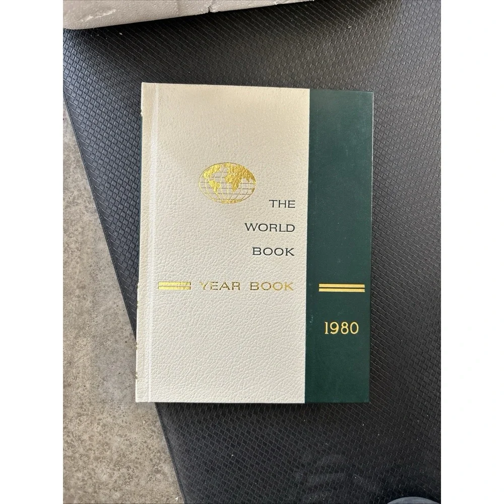 The World Yearbook 1980 Field Enterprises Educational Hardcover Reviewing 1979